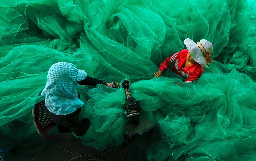 Sewing the fishing net