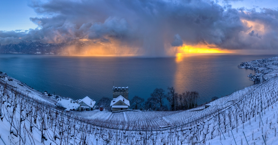 Panoramic photo of Switzerland