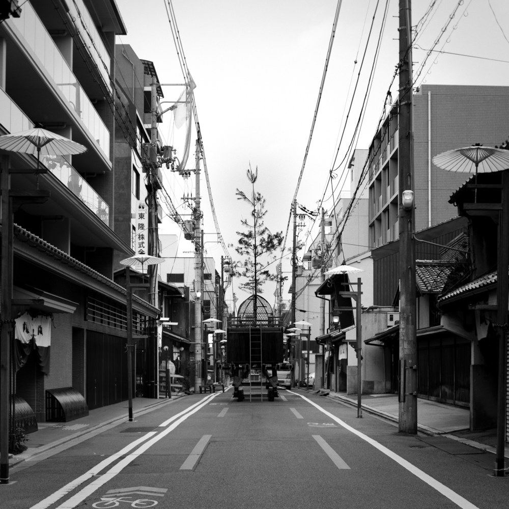 “Yamahoko” in the Modern City