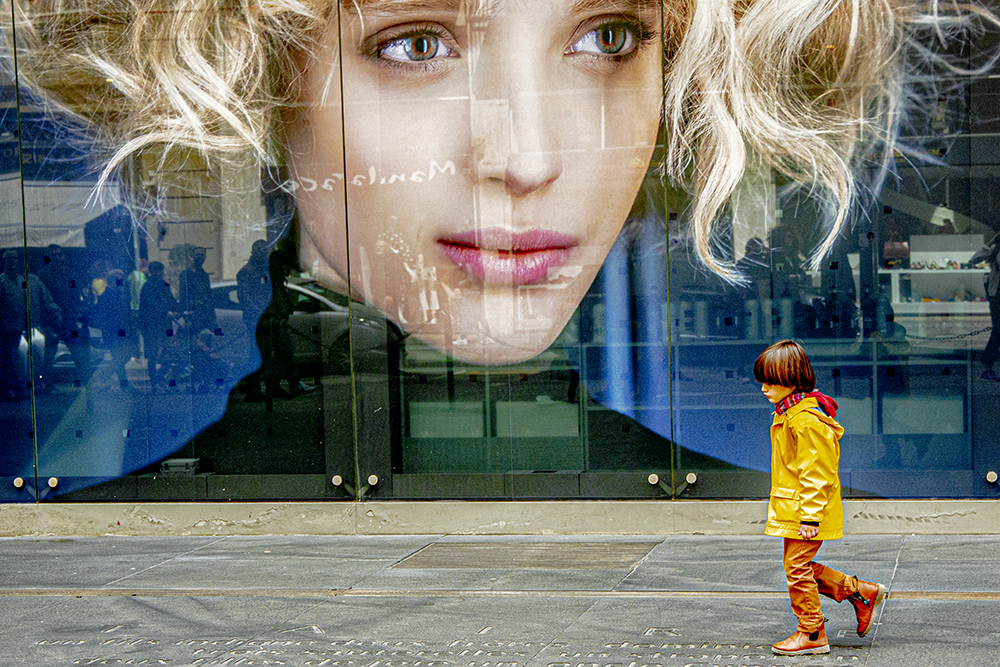 Boy and the Blonde Electronic Ad, Milan, Italy, 2019