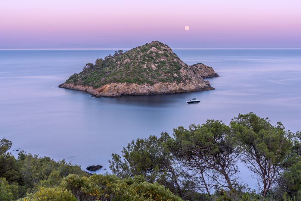 Moonrise over Isolotto