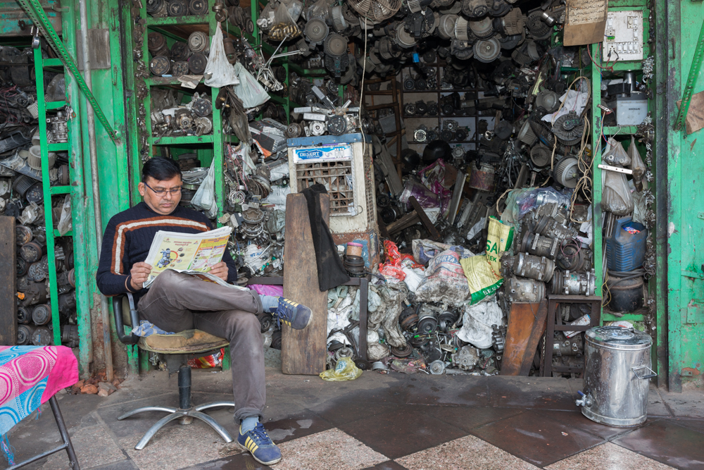 Men reading newspaper 