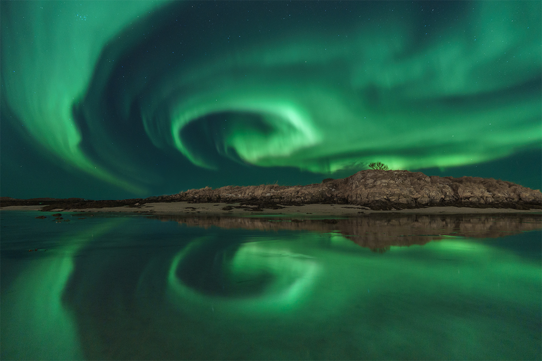 Northern Lights - perfect reflection 