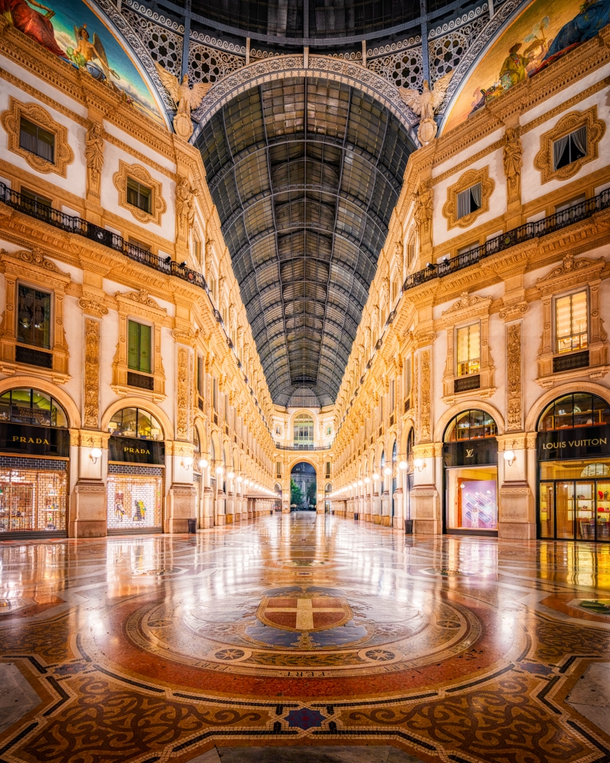 Louis Vuitton Store In Galleria Vittorio Emanuele Ii Milan Stock