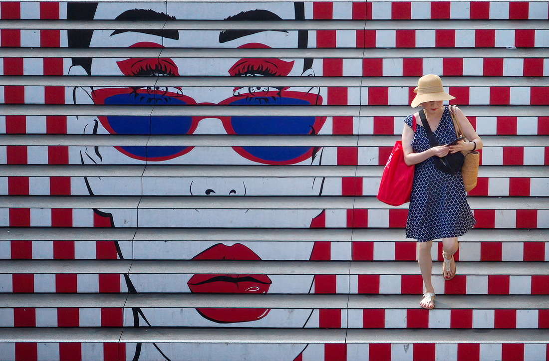 Women in red