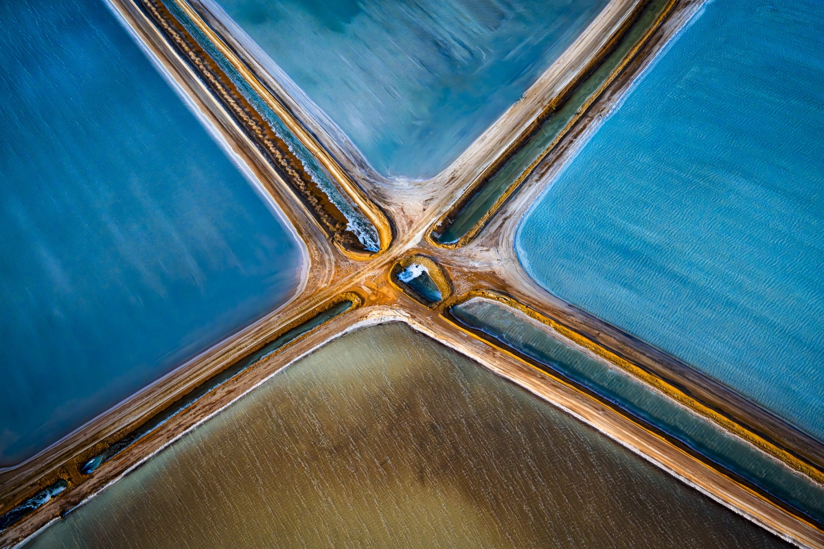 Geometry of Salt Series— Useless Loop Blues