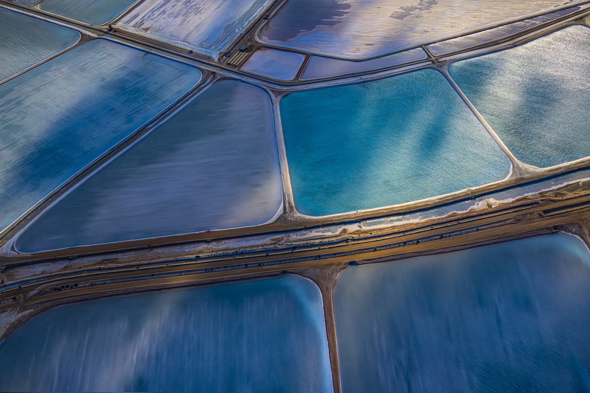 Geometry of Salt Series— Useless Loop Blues