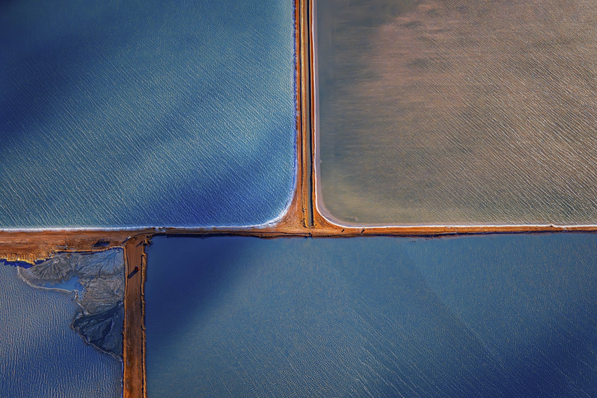 Geometry of Salt Series— Useless Loop Blues