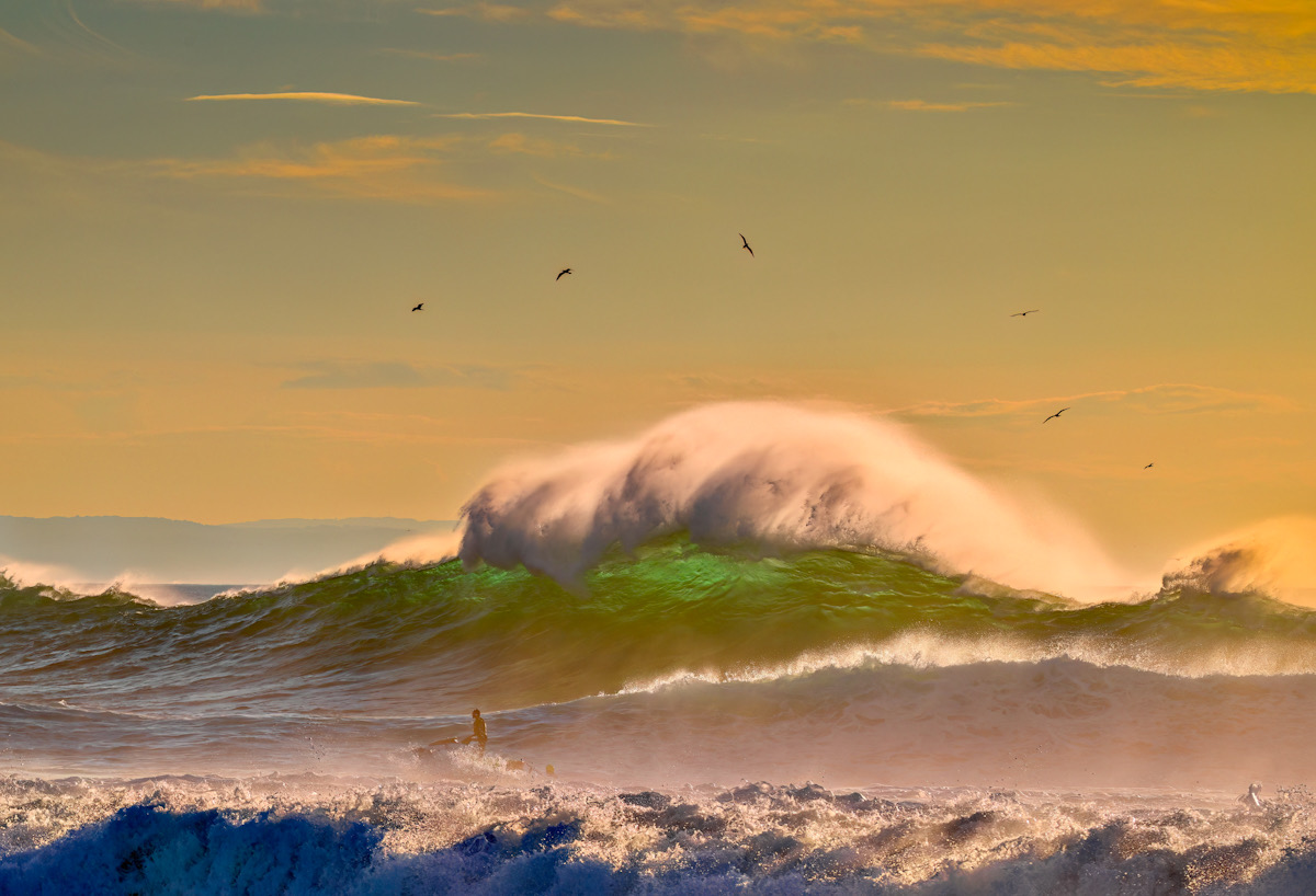 Nazaré big waves surfing 