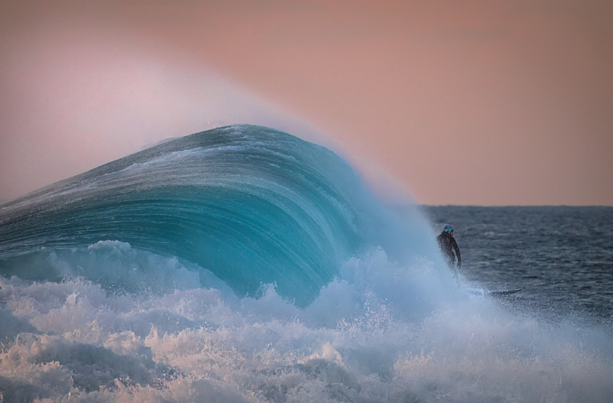 Nazaré big waves surfing 