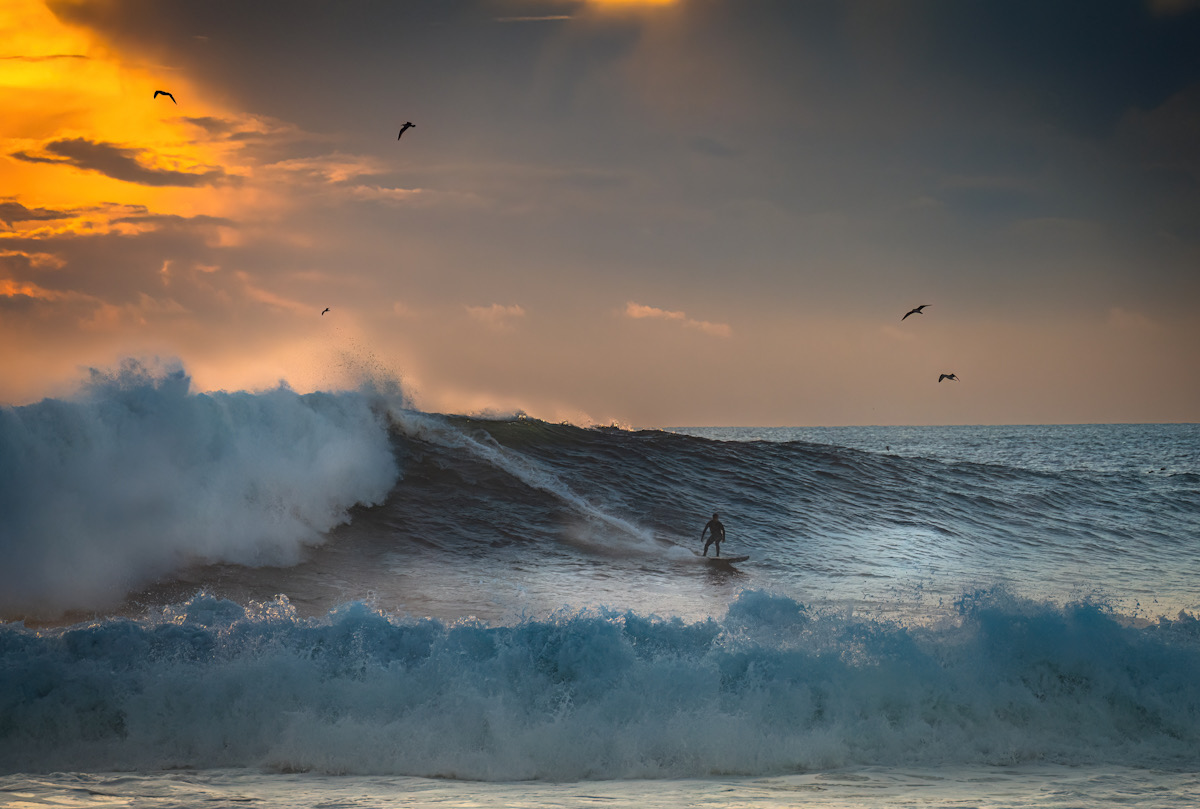 Nazaré big waves surfing 