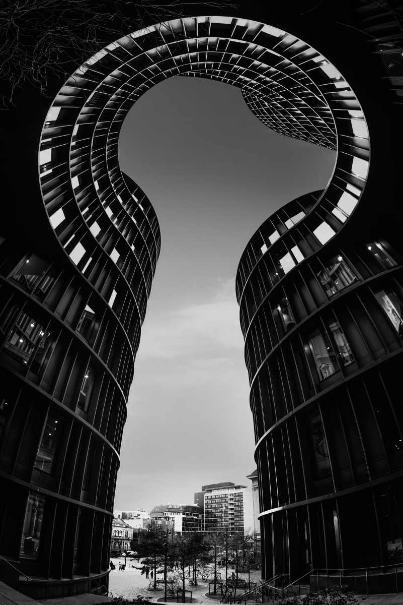 Curved Gravity 